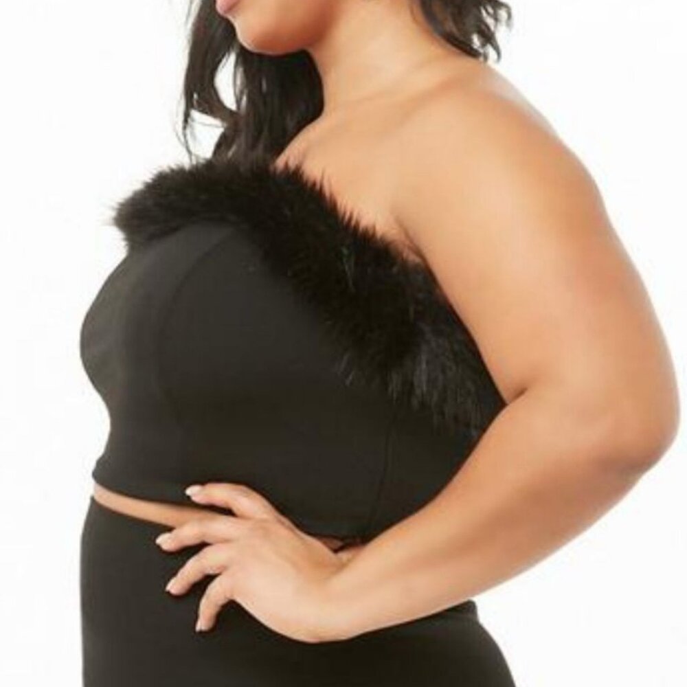 Forever 21 Plus Black Faux Fur Trimmed Crop Top Size 3X EUC